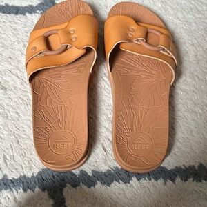 Reef Vista SoHo Cruz Sandals. Only used a few times. Great shape and so comfy.